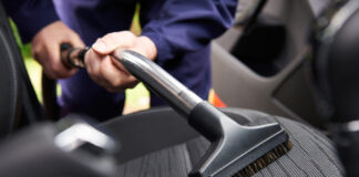¡Así limpia los asientos del coche correctamente!