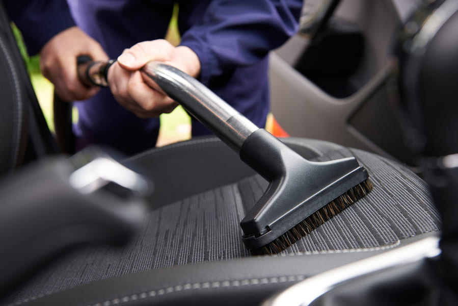 Reportero llorar director Así limpia los asientos del coche correctamente!