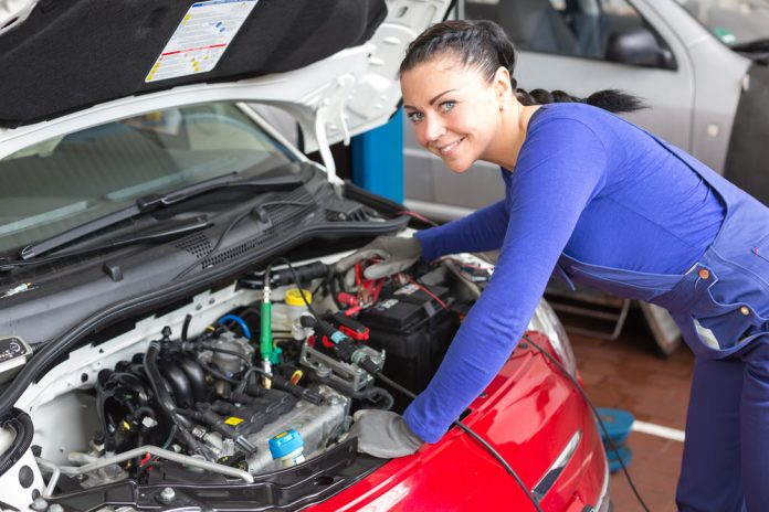 ¿Las válvulas del coche están desgastadas? ¡Así se revisan y cambian correctamente!
