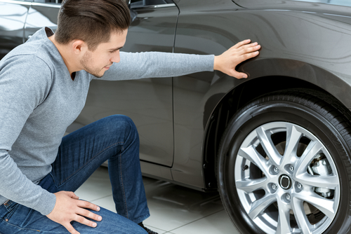 detectar restos de barniz en coche accidentado