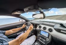 La radio de coche nueva no se enciende - ¿Qué hacer?