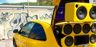 Montar un sistema de audio en el coche - ¿Sala de conciertos o templo del tecno? - ¡Así convierte a su coche en un paraíso de la música!