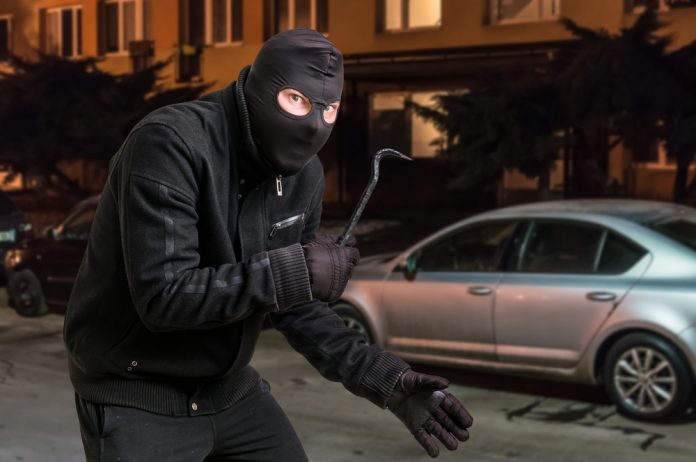 Montar una alarma antirrobos - ¡Evitar el robo del coche y de piezas!