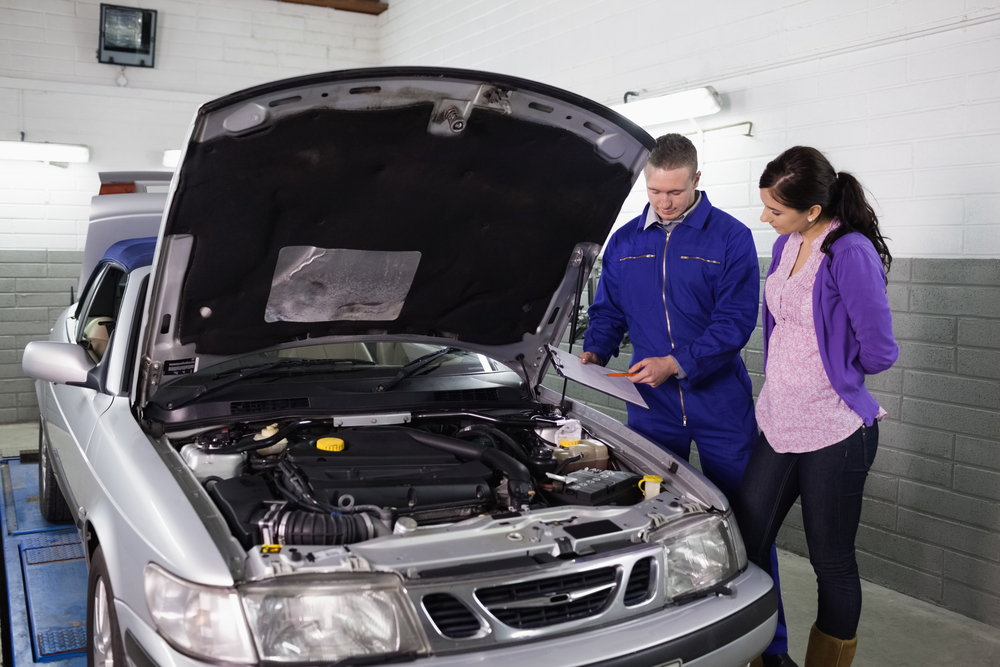 Antes de la revisión en talleres de reparación de coches