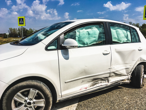 Desguazar el coche con la carroceria danada