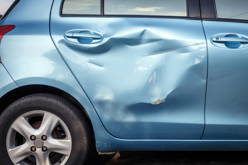 Cómo quitar abolladura coche con sus propias manos