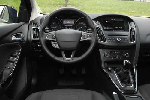como equipar un coche con un volante multifuncional