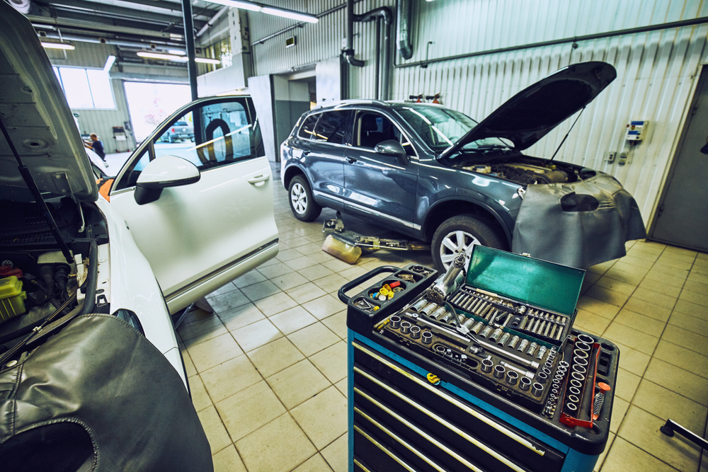 tener un coche reparado en el taller