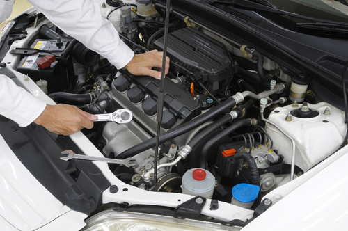retirar la cubierta del motor