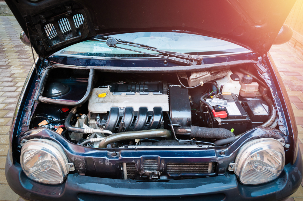Revisar el motor del coche